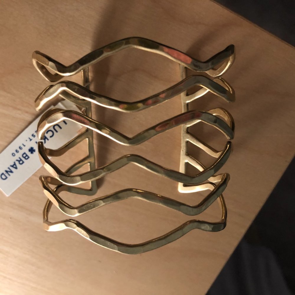 NWT Beautiful Hammered Gold Toned Cuff